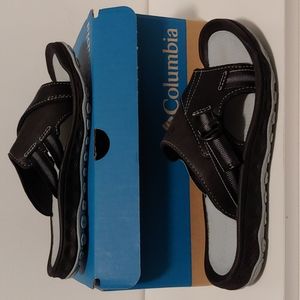 New in box Columbia sludes